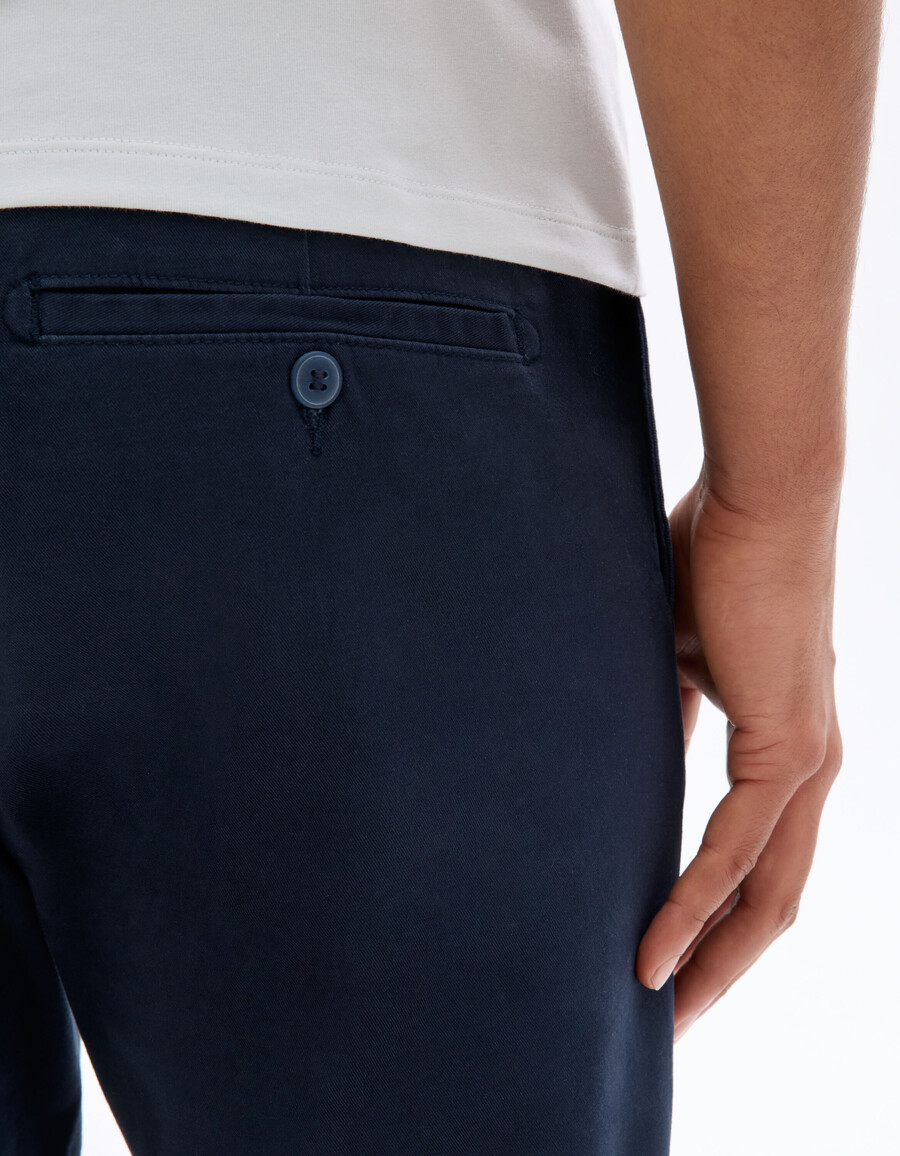 slim-fit chinobyxor i stretchig bomull kortlång längd