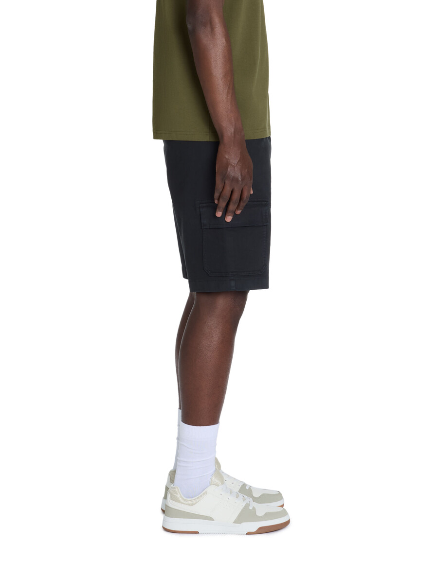stretchiga cargoshorts i bomull