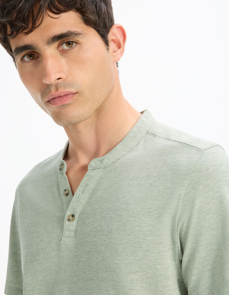 henley-t-shirt i bomullsblandning med normal passform