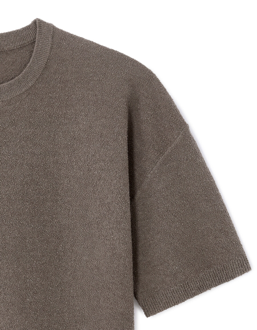 boxig stickad t-shirt med rund hals och öglor