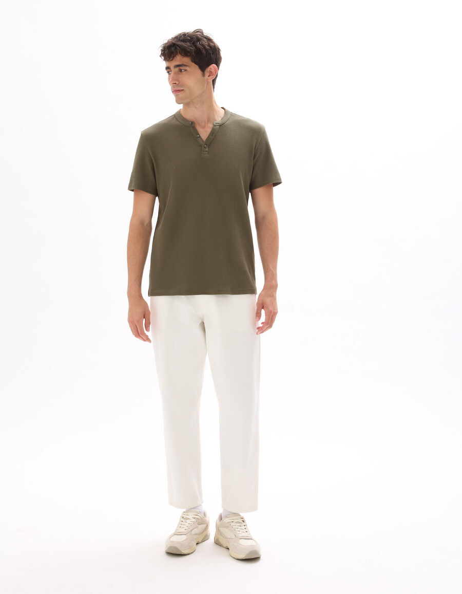 t-shirt med våffelkrage och normal passform 100 bomull