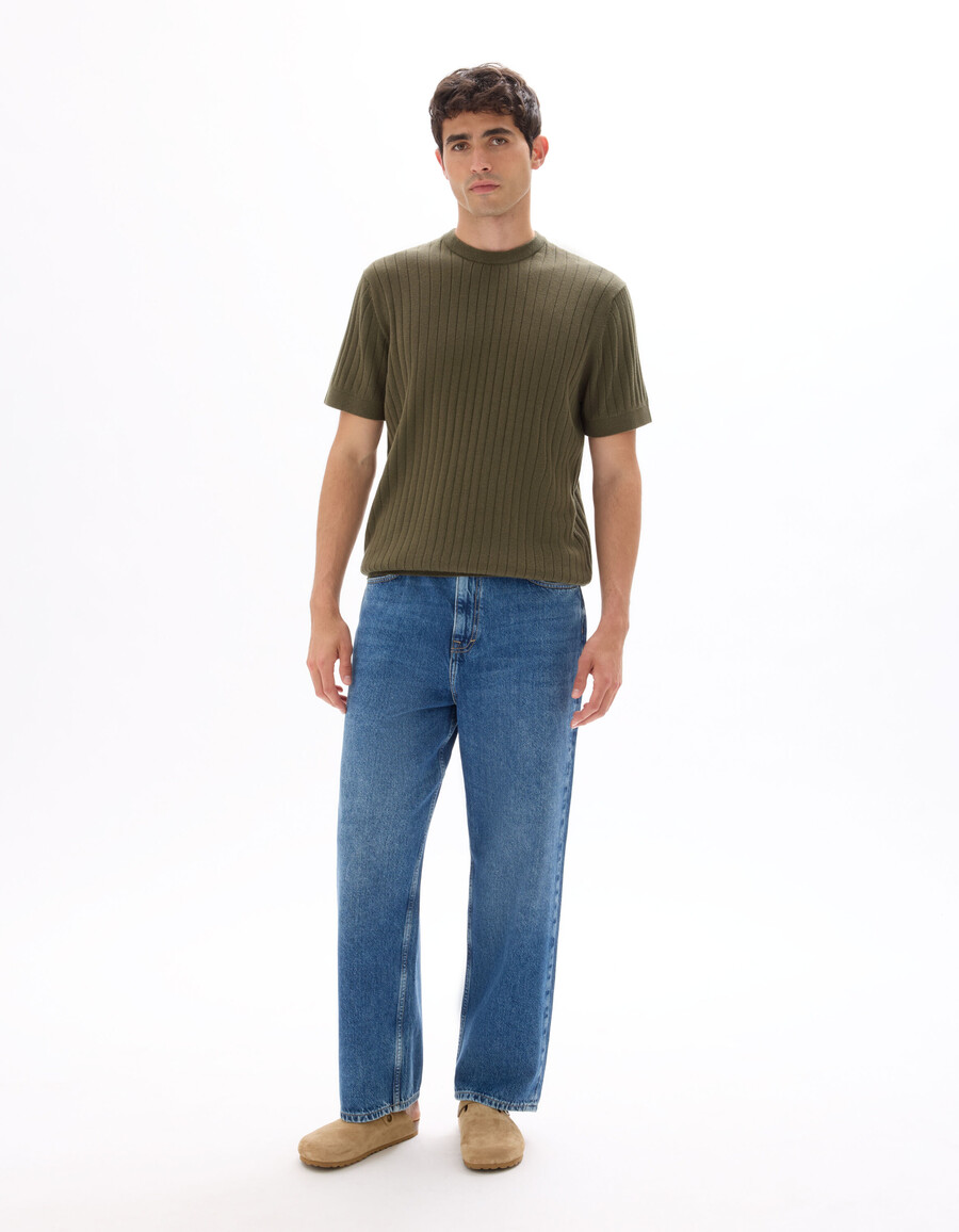 stickad t-shirt med rund hals och vanlig passform