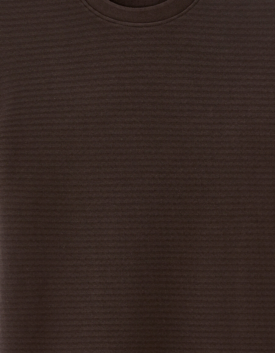 t-shirt med rund hals och normal passform 100 präglad bomull