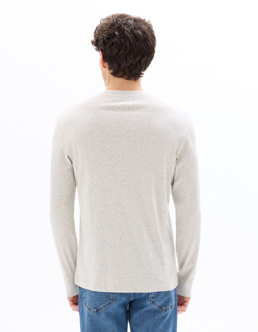 långärmad prickig t-shirt med normal passform