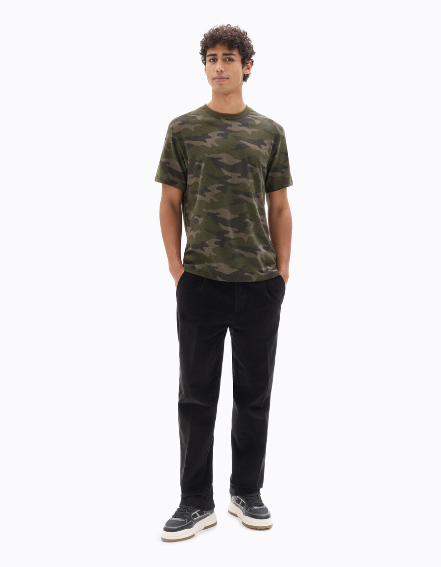 t-shirt med rund hals och normal passform 100 bomull kamouflagemönster